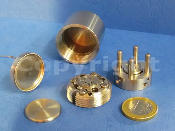 M-DAC-LT-LOW-CS membrane diamond anvil cell – view 5 – BETSA®