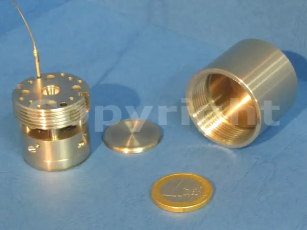 M-DAC-LT-LOW-CS membrane diamond anvil cell – view 2 – BETSA®