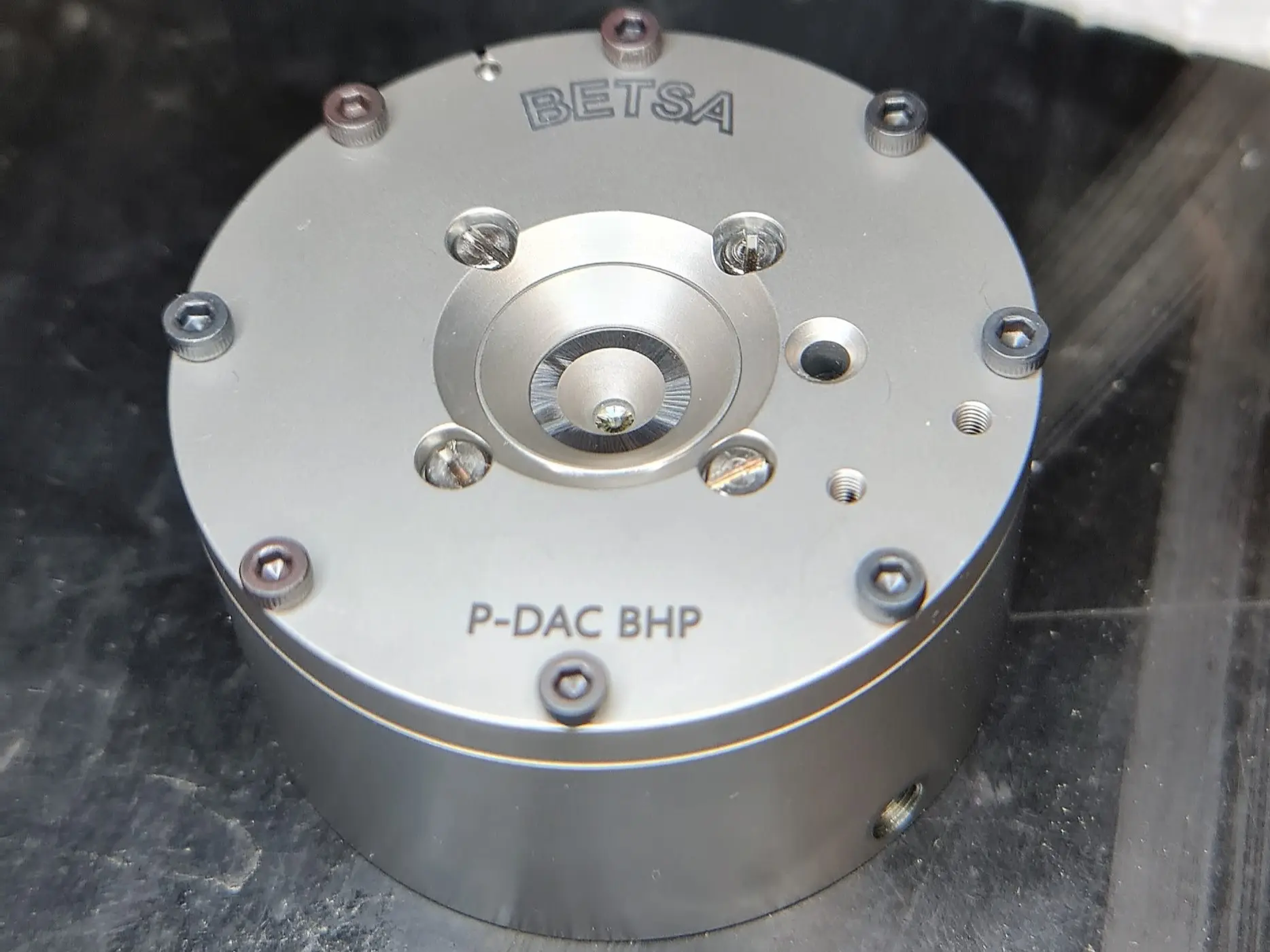 P-DAC diamond anvil cell – view 3 – BETSA®